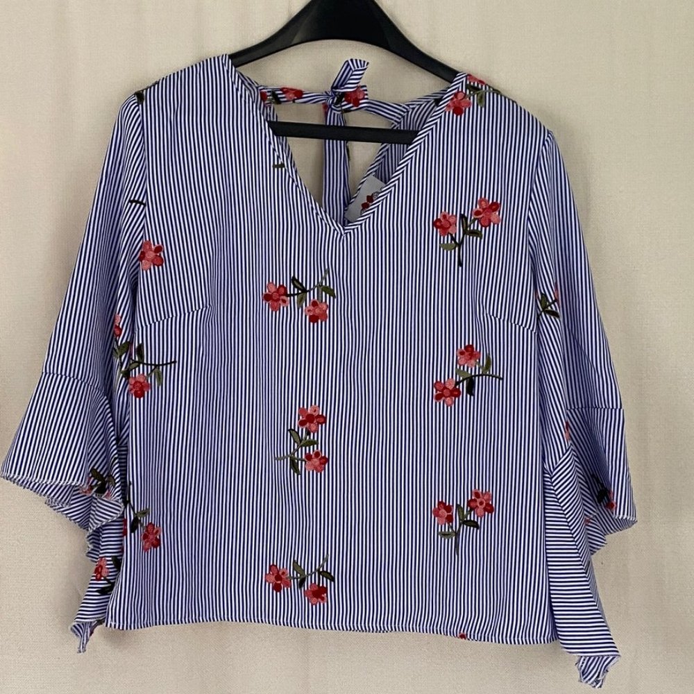 Flores Tie Back Embroidered Floral Pattern Striped Top with bell sleeve